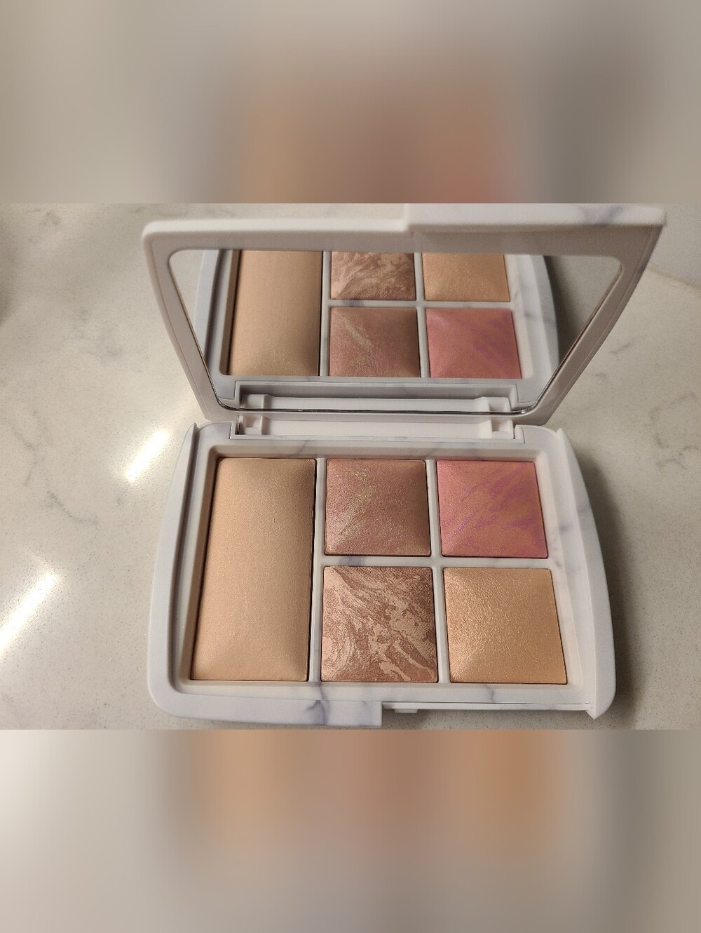 Hourglass Ambient Lighting Edit - Surreal Light Face Palette